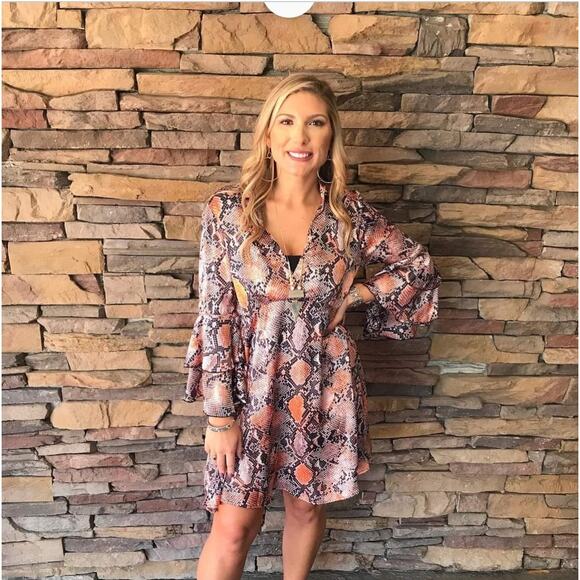 Uncle Frank Women's Satin Snake Print Mini Dress Sz M V-Neck Ruffle Bell Sleeves - Picture 2 of 9